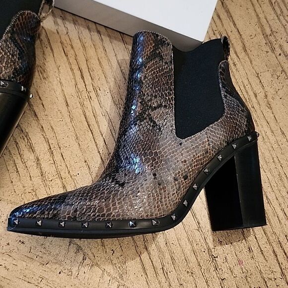Charles David chelsea snakeskin boots size 7 New only worn one time with box - Picture 6 of 14